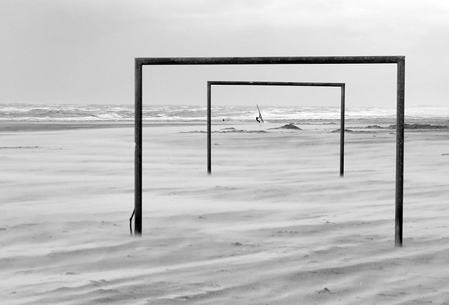 尽管局部地 尽管局部地